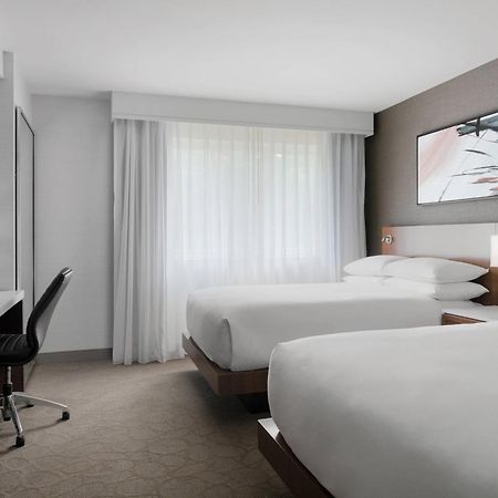 Delta Hotels By Marriott Burlington Eksteriør billede