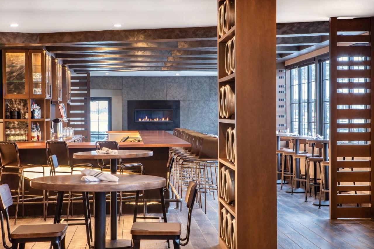 Delta Hotels By Marriott Burlington Eksteriør billede