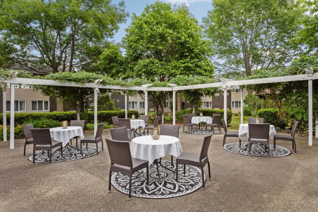 Delta Hotels By Marriott Burlington Eksteriør billede