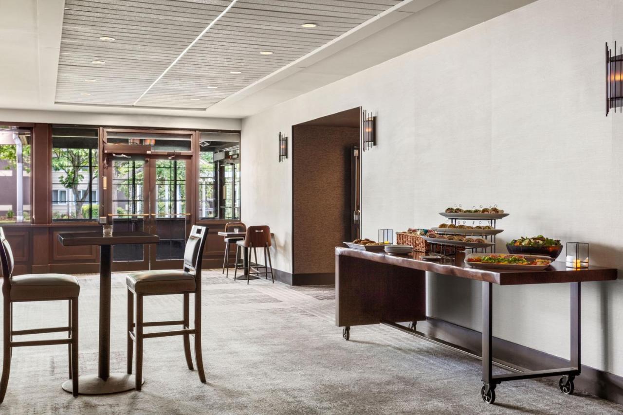 Delta Hotels By Marriott Burlington Eksteriør billede