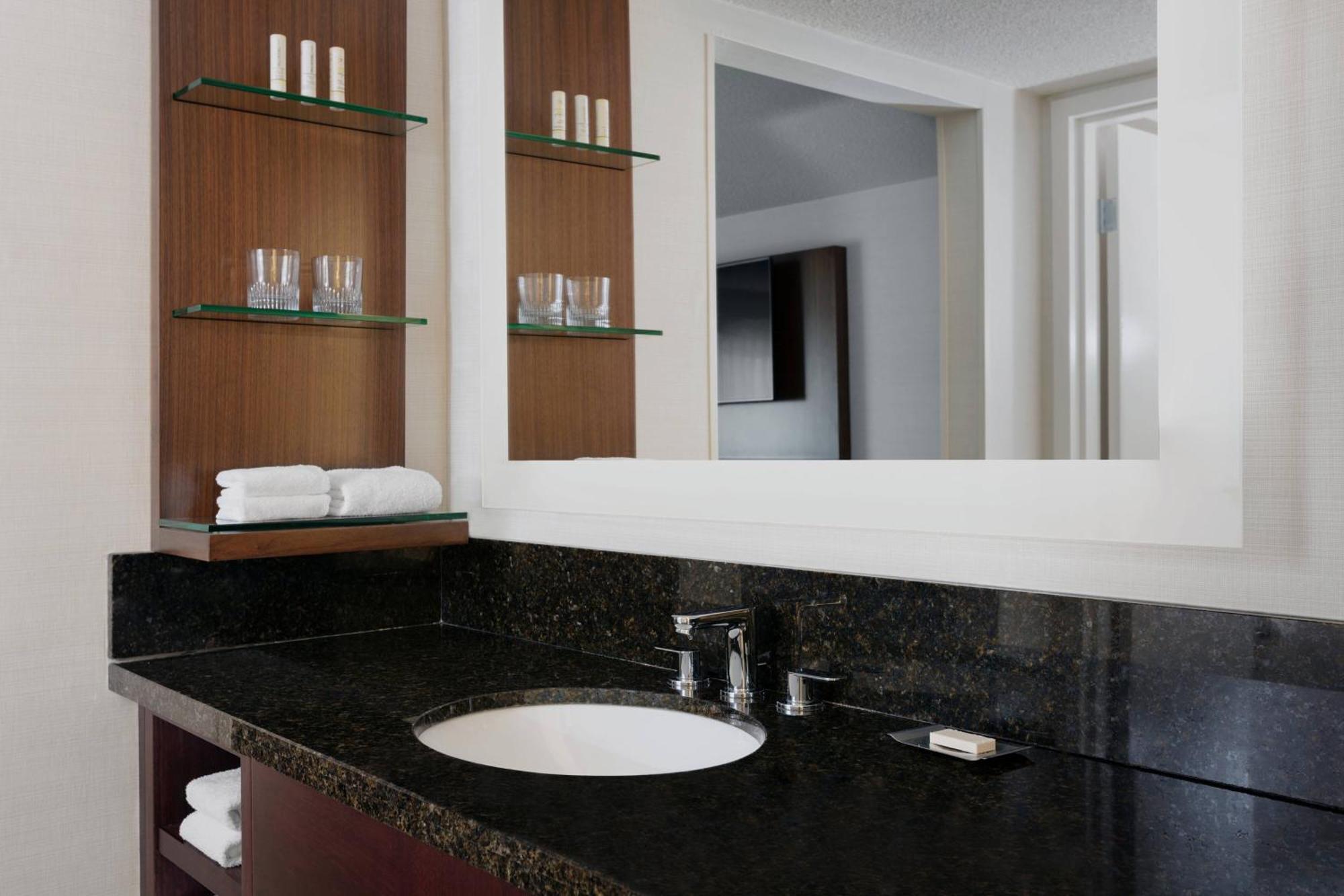 Delta Hotels By Marriott Burlington Eksteriør billede