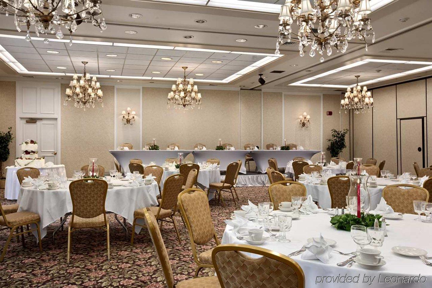 Delta Hotels By Marriott Burlington Restaurant billede